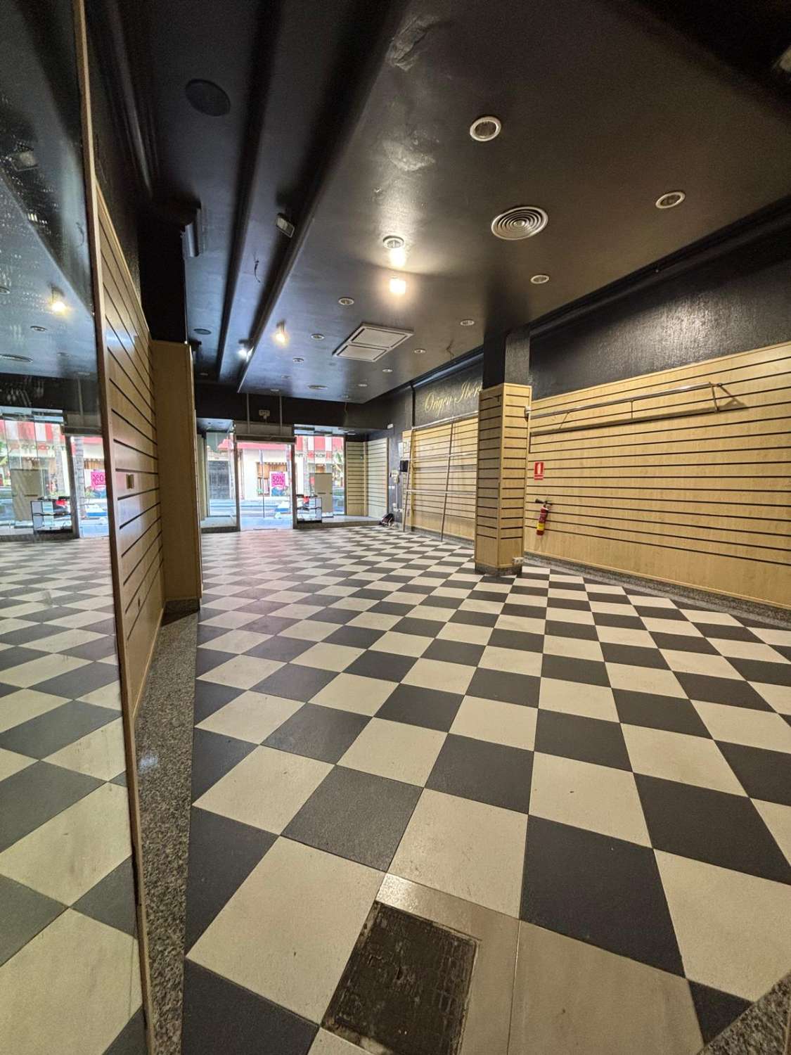 ALQUILER LOCAL COMERCIAL AVDA ANDALUCIA-TORRE DEL MAR
